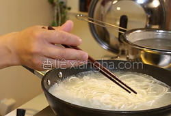 炸酱面的正宗做法视频,正宗炸酱面制作步骤大揭秘
